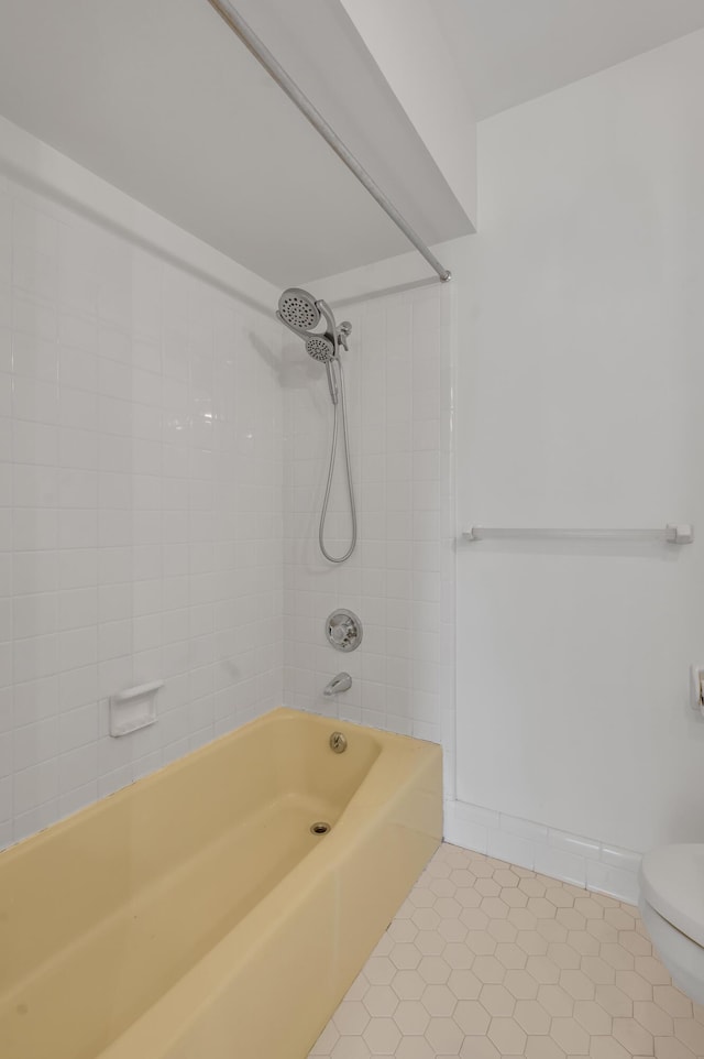1373 Delong Cir, Lexington, KY 40515 - bathroom featuring toilet, bathing tub / shower combination, and baseboards
