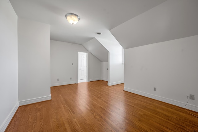 1373 Delong Cir, Lexington, KY 40515 - bonus room featuring light wood-style flooring, lofted ceiling, and baseboards