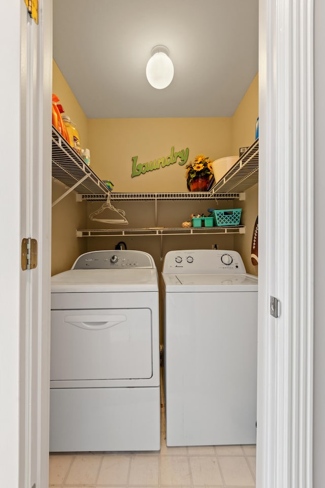 256 Park Lakes Dr, Richmond, KY 40475 - laundry area featuring washer and clothes dryer and light tile patterned flooring