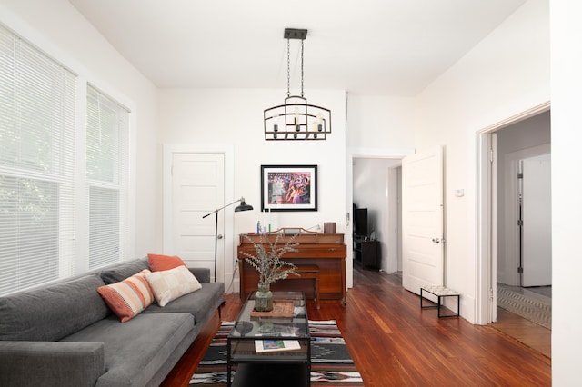 647 N Limestone, Lexington, KY 40508 - living area featuring a chandelier and wood finished floors