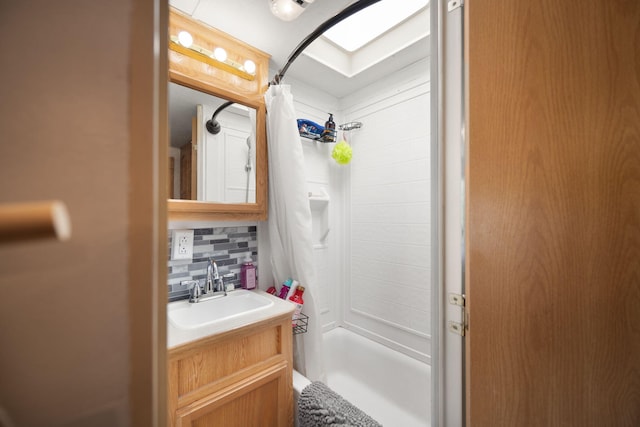 266 Boaters Aly, Nancy, KY 42544 - bathroom with backsplash, vanity, and shower / bath combo