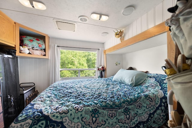 266 Boaters Aly, Nancy, KY 42544 - bedroom with a textured ceiling