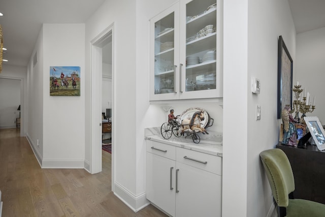 1782 W Leestown Rd, Midway, KY 40347 - corridor featuring light wood-type flooring and baseboards