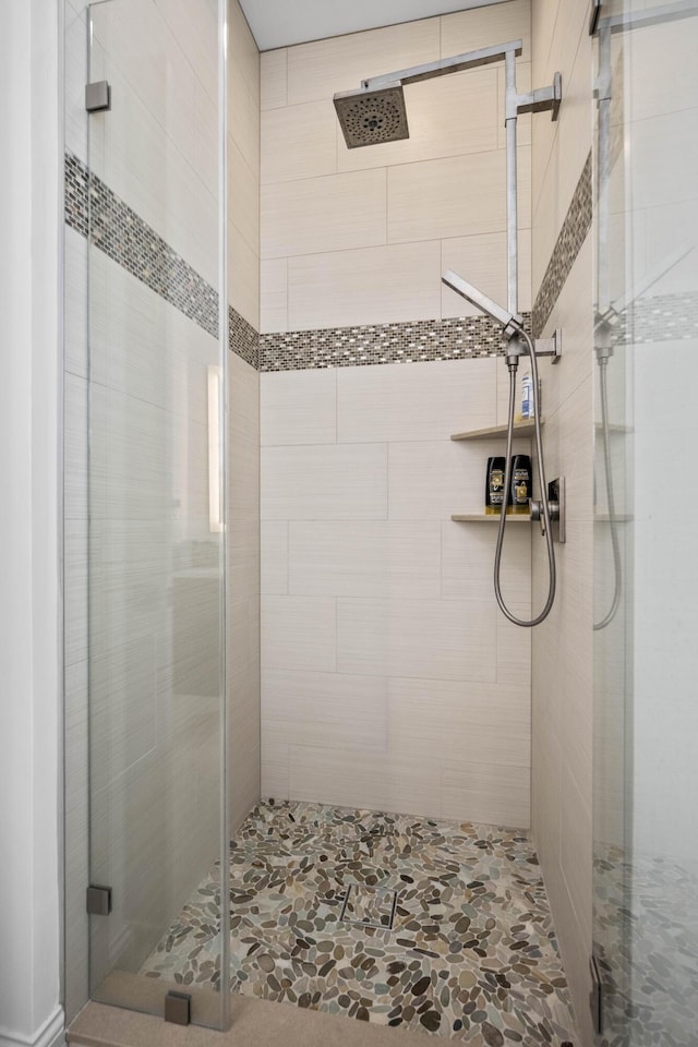 1782 W Leestown Rd, Midway, KY 40347 - bathroom featuring a shower stall