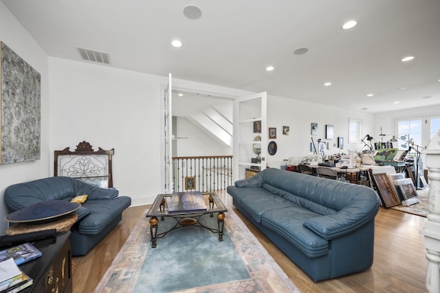 1782 W Leestown Rd, Midway, KY 40347 - living area with wood finished floors and recessed lighting