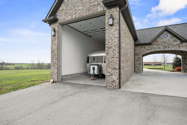 1782 W Leestown Rd, Midway, KY 40347 - view of side of home with driveway and brick siding
