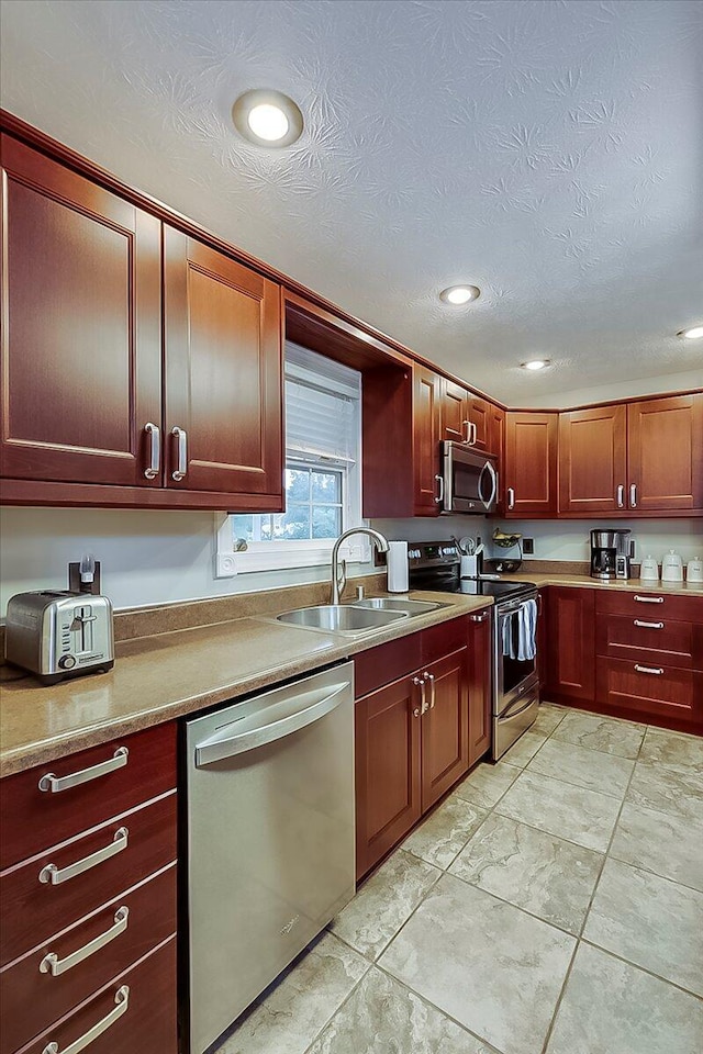 835 Isaac Shelby Cir, Frankfort, KY 40601 - kitchen with stainless steel appliances, a sink, recessed lighting, dark brown cabinets, and light countertops