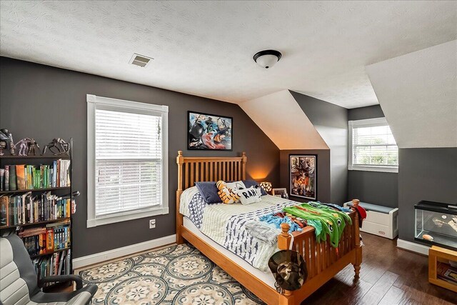 835 Isaac Shelby Cir, Frankfort, KY 40601 - bedroom featuring wood finished floors, lofted ceiling, baseboards, and a textured ceiling