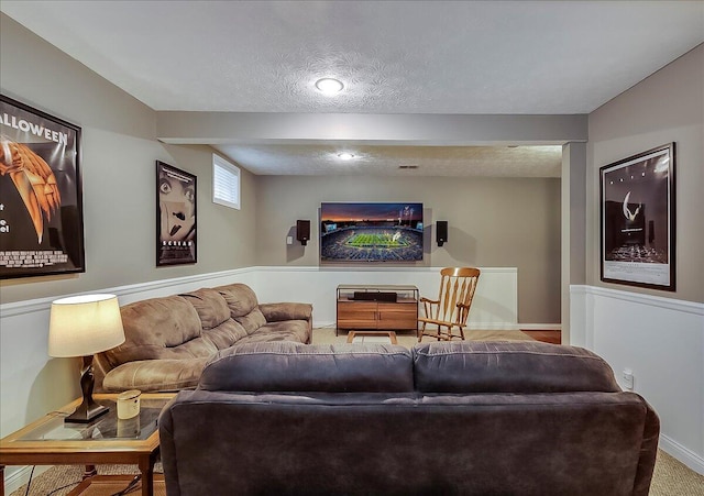 835 Isaac Shelby Cir, Frankfort, KY 40601 - carpeted living room featuring a textured ceiling and baseboards