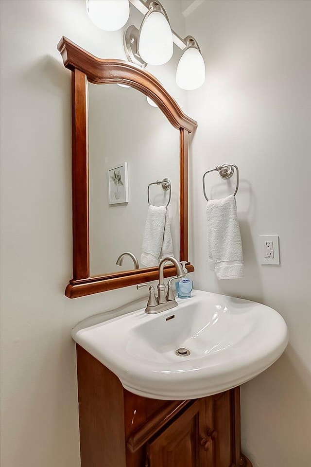 835 Isaac Shelby Cir, Frankfort, KY 40601 - bathroom featuring a sink