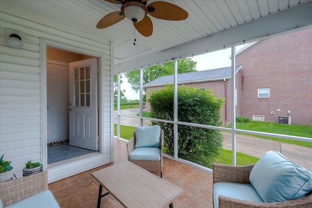 835 Isaac Shelby Cir, Frankfort, KY 40601 - sunroom featuring a ceiling fan