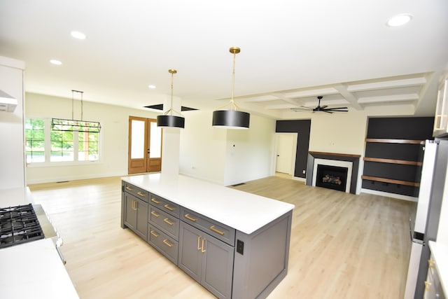 kitchen featuring light wood-style floors, recessed lighting, ceiling fan, open floor plan, and gray cabinets