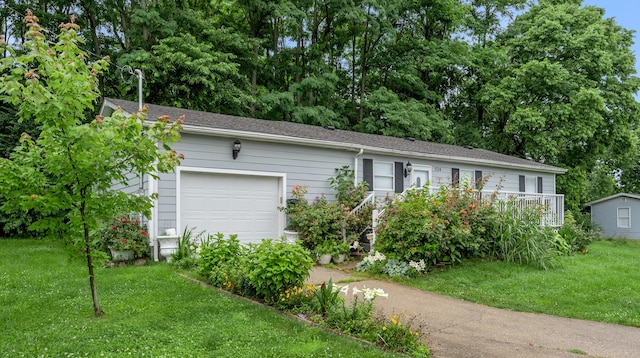 524 Joel St, Lexington, KY 40508 - single story home with an attached garage, a front lawn, and driveway
