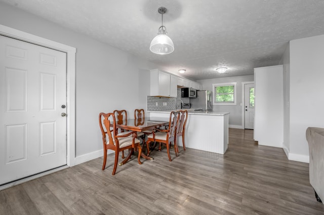 524 Joel St, Lexington, KY 40508 - dining space featuring wood finished floors and a textured ceiling