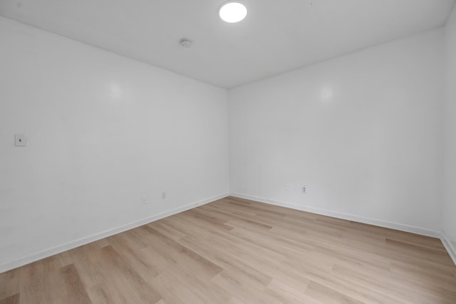 529 Joel St, Lexington, KY 40508 - unfurnished room featuring a smoke detector and light wood-type flooring
