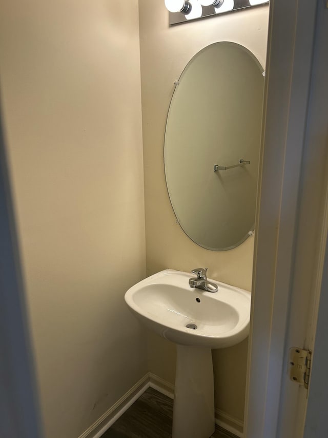 bathroom with baseboards