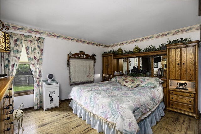 424 Woodcrest Pl, Lexington, KY 40517 - bedroom with light wood-type flooring and baseboards