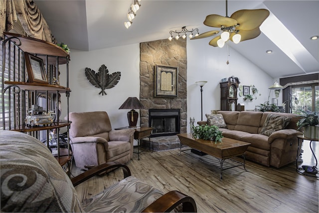 424 Woodcrest Pl, Lexington, KY 40517 - living area with lofted ceiling, ceiling fan, wood finished floors, a fireplace, and a skylight
