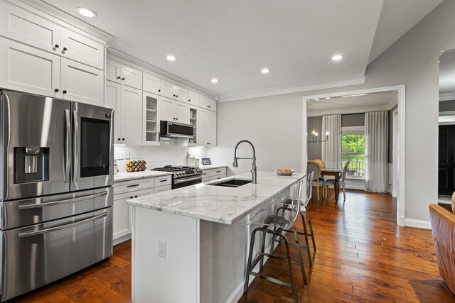 1342 Sugar Maple Ln, Lexington, KY 40511 - kitchen with appliances with stainless steel finishes, a sink, white cabinetry, a breakfast bar, and crown molding