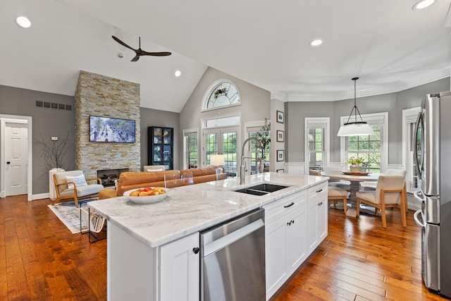 1342 Sugar Maple Ln, Lexington, KY 40511 - kitchen with stainless steel appliances, a sink, a ceiling fan, dark wood-style floors, and recessed lighting