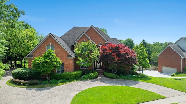 2221 Broadhead Pl, Lexington, KY 40515 - traditional-style house with brick siding, a front yard, curved driveway, and a garage