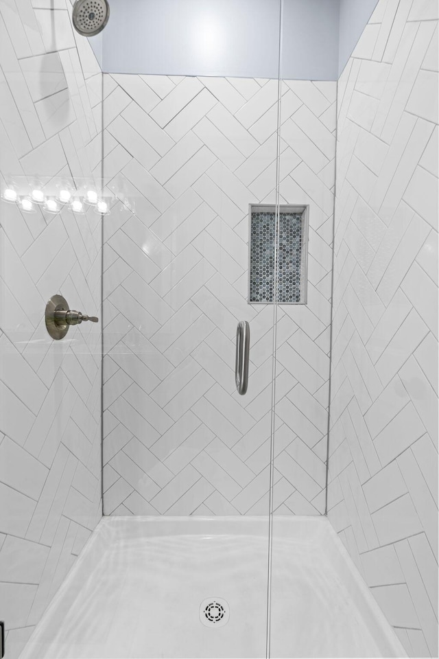 6031 Old S Dr, Richmond, KY 40475 - bathroom with a shower stall