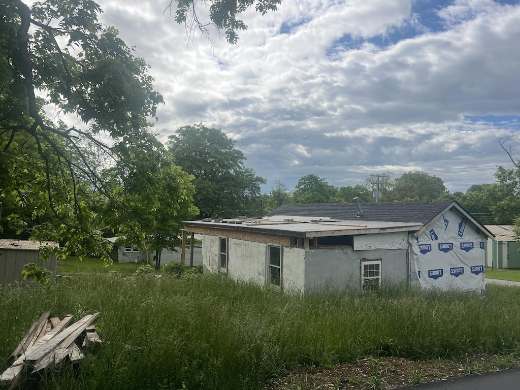 987 Devils Hollow Rd, Frankfort, KY 40601 - view of home's exterior with stucco siding