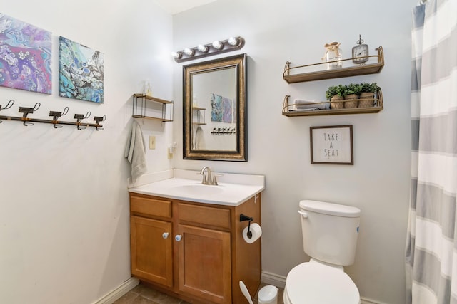35 Prewitt Place Dr, Somerset, KY 42503 - bathroom featuring toilet, vanity, baseboards, and a shower with curtain