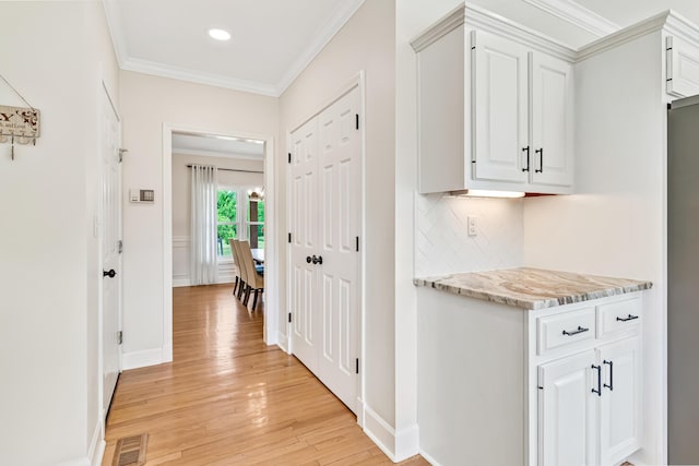 9118 Harrodsburg Rd, Wilmore, KY 40390 - hall featuring light wood-type flooring, baseboards, crown molding, and recessed lighting