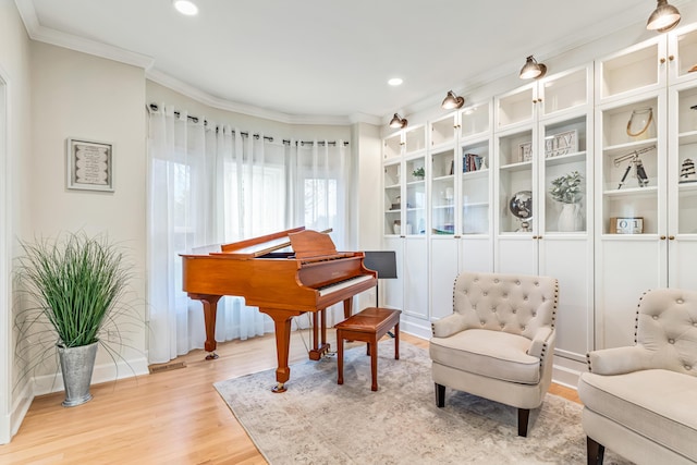 9118 Harrodsburg Rd, Wilmore, KY 40390 - sitting room featuring light wood-style flooring, ornamental molding, recessed lighting, and baseboards