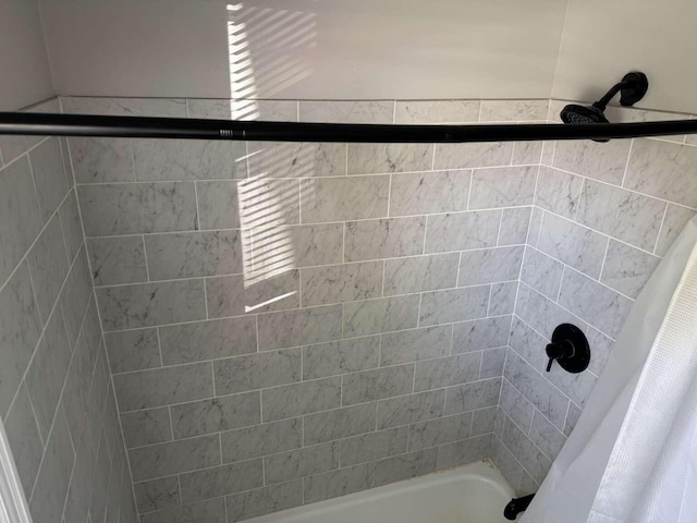 780 Nancy St, Versailles, KY 40383 - bathroom featuring shower / bath combo