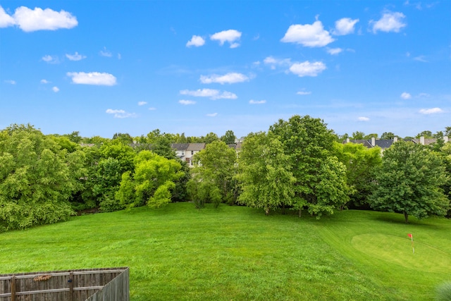 829 Lauderdale Dr, Lexington, KY 40515 - view of yard with a putting green, golf course view, and view of scattered trees