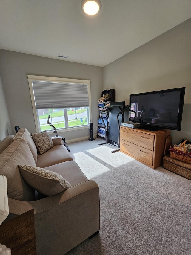 229 Old Station Rd, Frankfort, KY 40601 - carpeted living room with baseboards