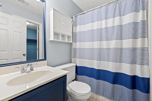 120 Chestnut Ln, Versailles, KY 40383 - full bathroom featuring a textured ceiling, toilet, vanity, and a shower with curtain