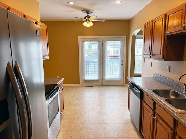 136 Janice Dr, Nicholasville, KY 40356 - kitchen featuring stainless steel appliances, a ceiling fan, a sink, brown cabinetry, and baseboards
