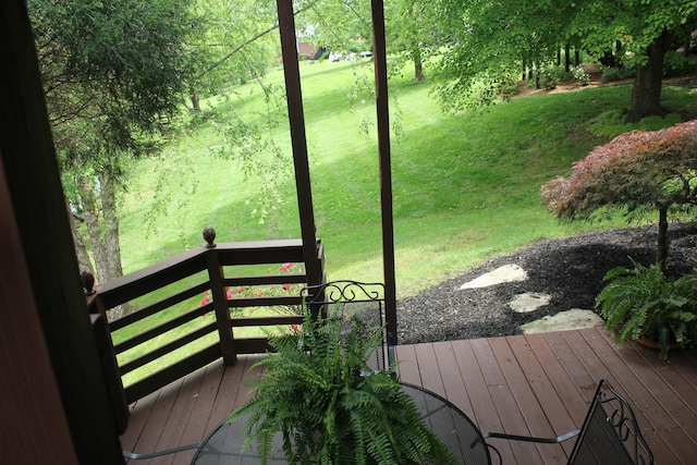113 Paddock Ct, Frankfort, KY 40601 - view of grassy yard featuring a wooden deck