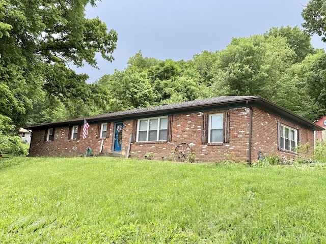 2789 Steadmantown Ln, Frankfort, KY 40601 - ranch-style house with brick siding and a front yard