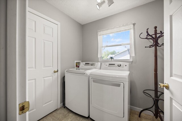 209 Brook Dr, Jeffersonville, KY 40337 - washroom with washing machine and clothes dryer and a textured ceiling