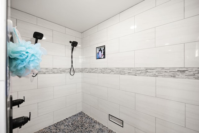 61 Cumberland Cv, Nancy, KY 42544 - bathroom featuring a tile shower