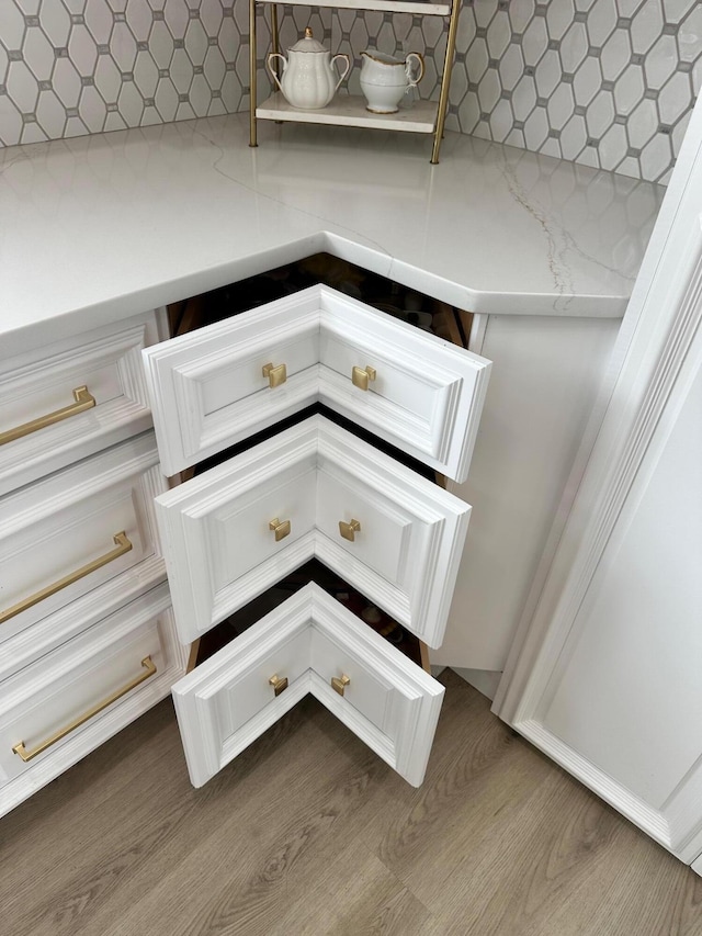 840 A T Dean Rd, Harrodsburg, KY 40330 - detailed view of backsplash, wood finished floors, and white cabinetry