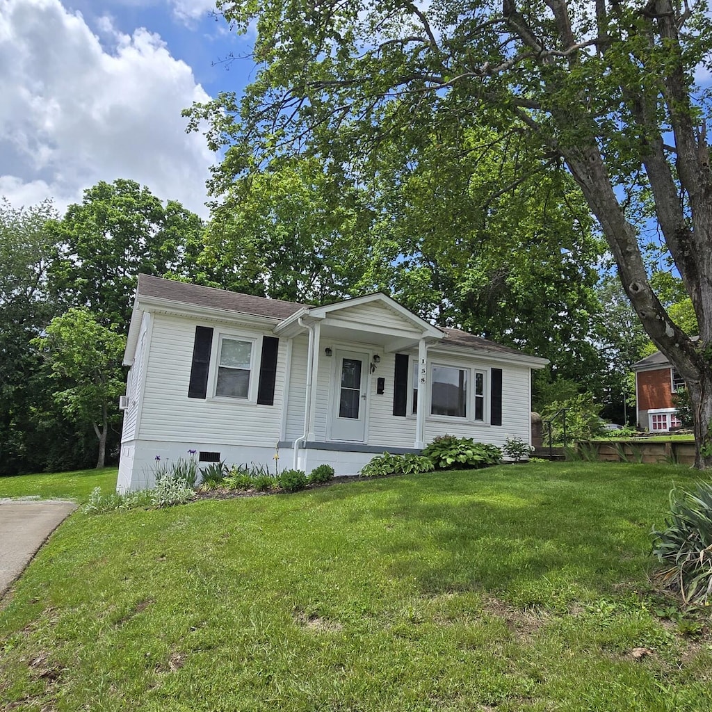 158 Rolling Acres Dr, Frankfort, KY 40601 - view of front facade featuring a front yard, crawl space, and a shingled roof