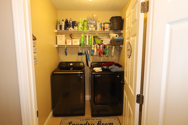 71 View Point Dr, Somerset, KY 42503 - clothes washing area featuring washing machine and clothes dryer and baseboards
