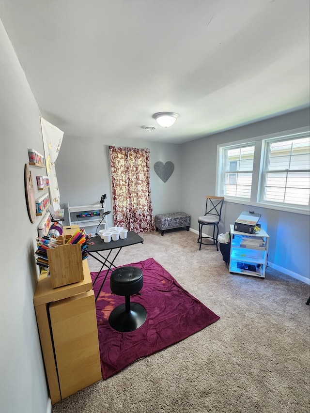 living area featuring carpet and baseboards