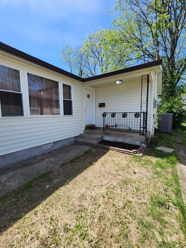 view of front facade featuring central air condition unit and crawl space