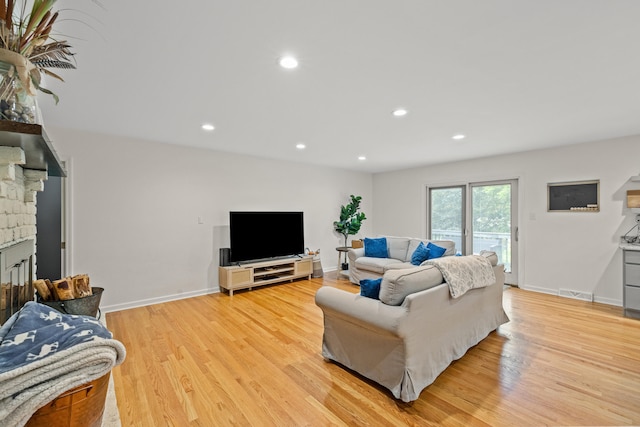 3540 Cornwall Dr, Lexington, KY 40503 - living area with a glass covered fireplace, light wood-style floors, recessed lighting, and baseboards