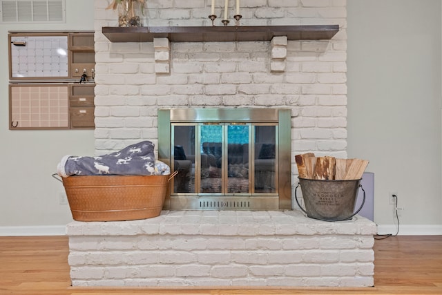 3540 Cornwall Dr, Lexington, KY 40503 - detailed view of baseboards and wood finished floors