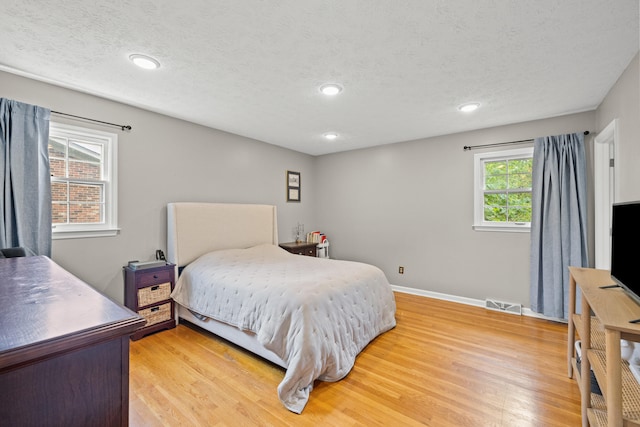 3540 Cornwall Dr, Lexington, KY 40503 - bedroom with light wood-type flooring, recessed lighting, baseboards, and a textured ceiling