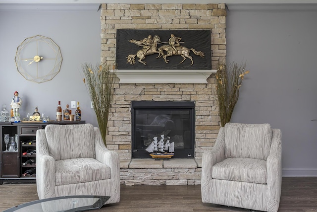 465 Manitoba Ln, Lexington, KY 40515 - living area featuring wood finished floors, a glass covered fireplace, and ornamental molding