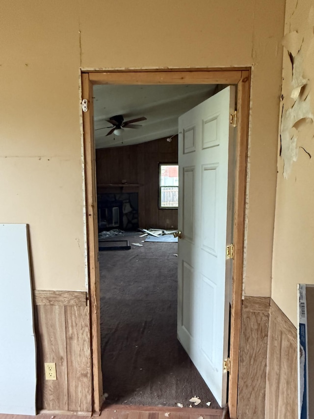 515 Pierce Ln, Frankfort, KY 40601 - hall with lofted ceiling