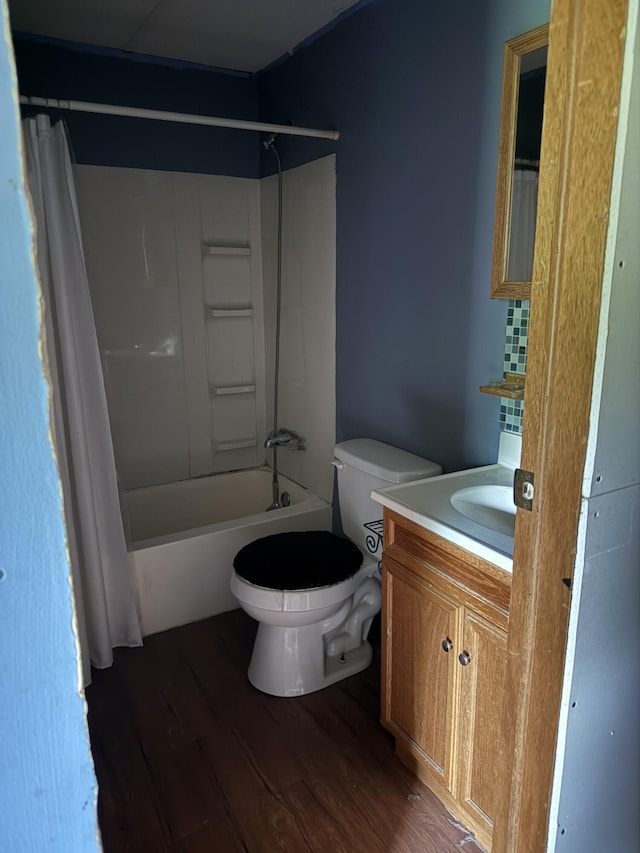 515 Pierce Ln, Frankfort, KY 40601 - full bath with wood finished floors, shower / bath combo with shower curtain, vanity, and toilet